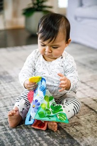 BABY EINSTEIN Kousátko/knížka Curious Explorers™0m+