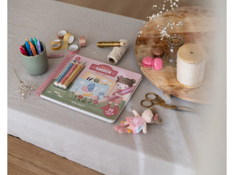 LITTLE DUTCH Omalovánky s pastelkami Zahrada Rosa