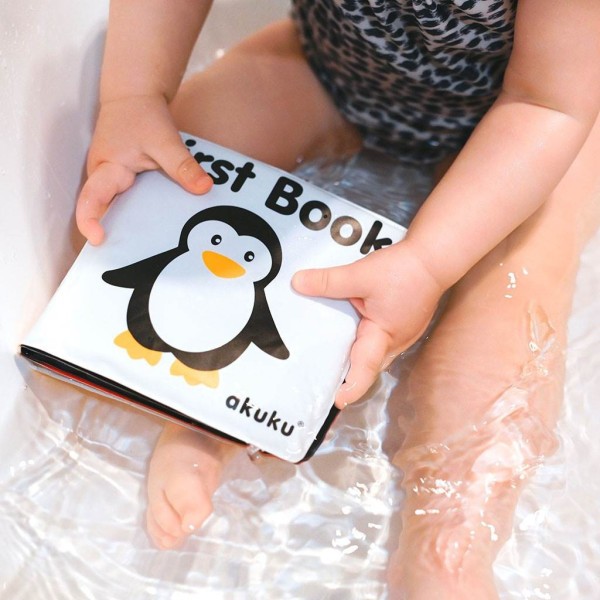 První dětská pískací knížka do vody Akuku