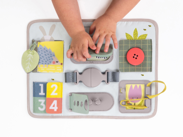 TAF TOYS Hrací pult s aktivitami Zahrada