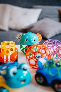 OBALL Hračka Oball RATTLE 10 cm 0m+AQUAINT 100% ekologická čisticí voda 50 ml