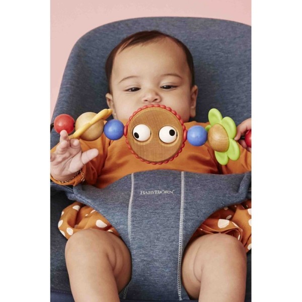 BABYBJÖRN Hračka na Baby Sitter Balance - dřevěná