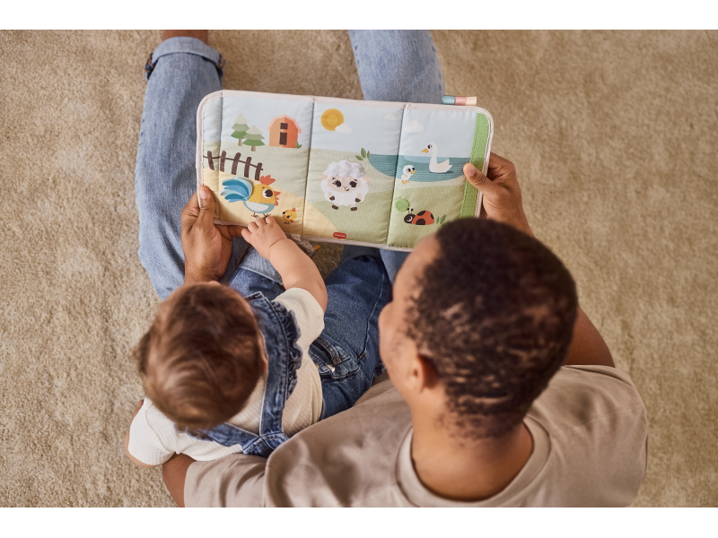 TINY LOVE Knížka s aktivitami pro hru na bříšku Farmers Funday