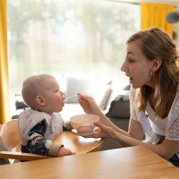 BABYONO Miska uzavíratelná s přísavkou a lžičkou 300 ml 6m+