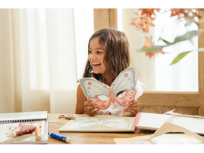 LITTLE DUTCH Kniha s vystřihovacími maskami Rosa