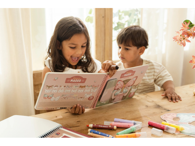 LITTLE DUTCH Kniha s vystřihovacími maskami Rosa